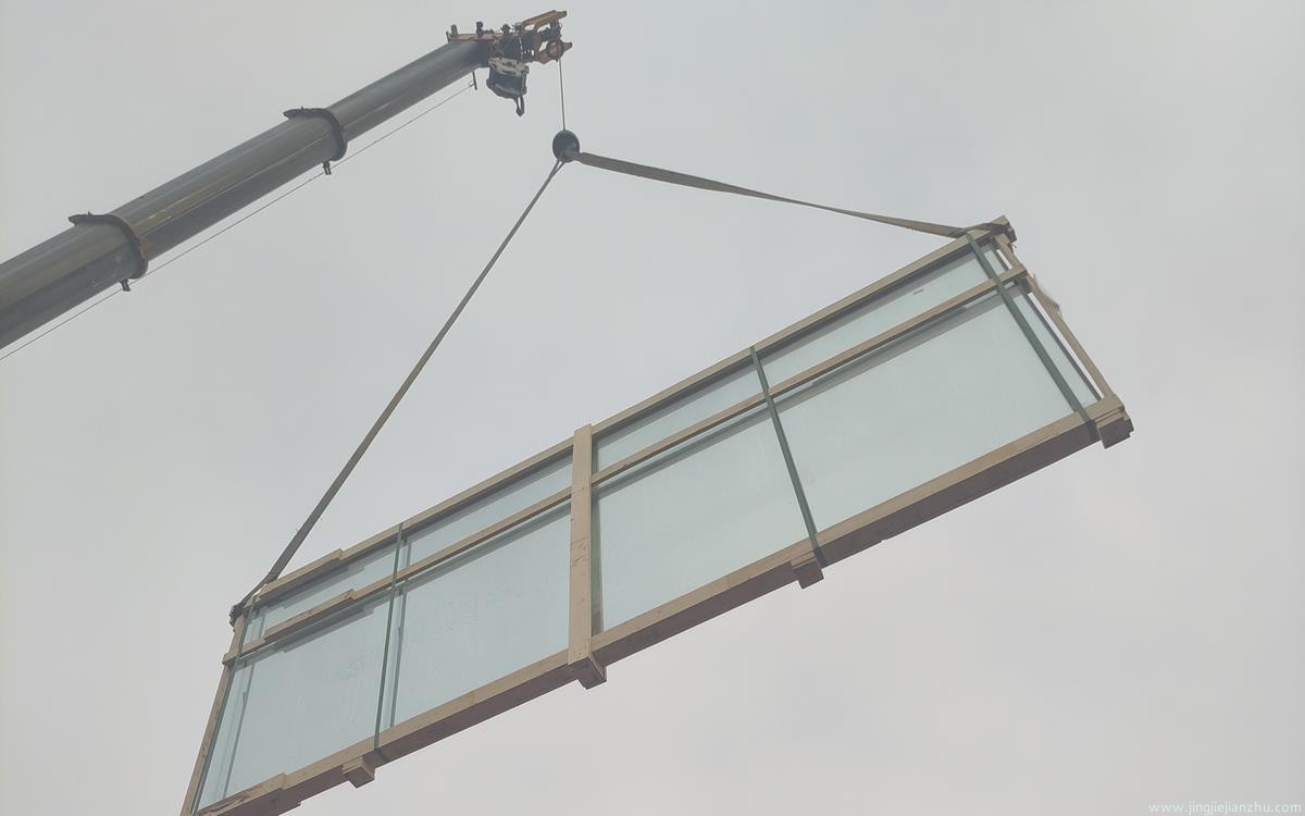 大版玻璃安装现场