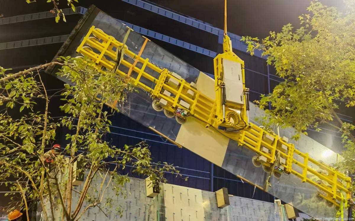 大板玻璃安装现场 大板玻璃安装现场
